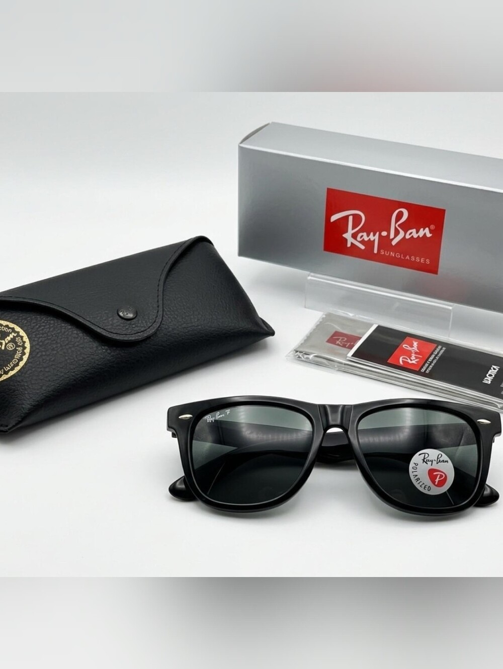 Ray-Ban Classic Wayfarer Polarized Sunglasses in Black